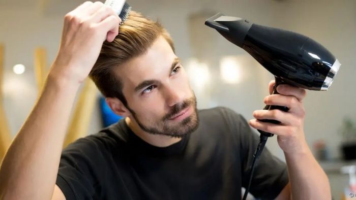 Hướng dẫn tạo kiểu tóc Justin Bieber kiểu vuốt dựng - bước 4